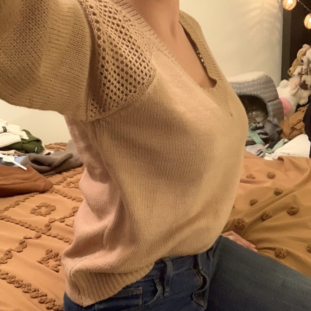 Women’s loose fitting lightweight knit sweater